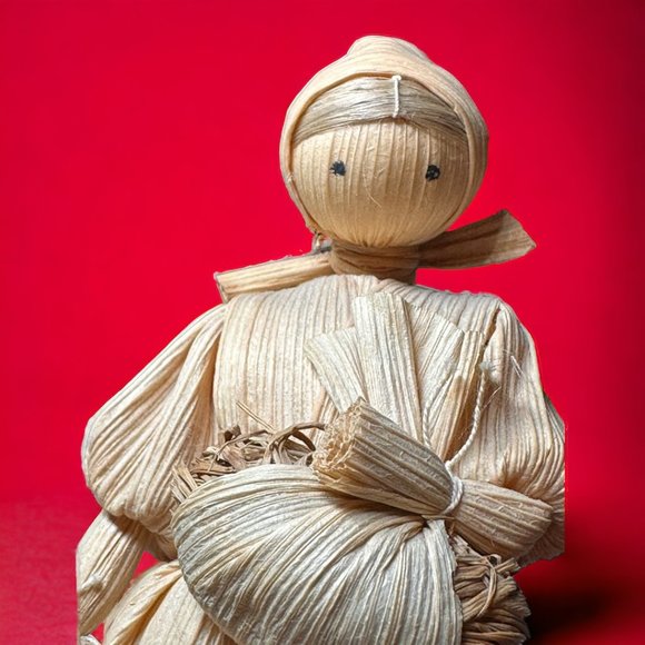 VINTAGE HANDMADE CORNHUSK MOM & DAUGHTERS WORKING AT THE FARM - Picture 3 of 10